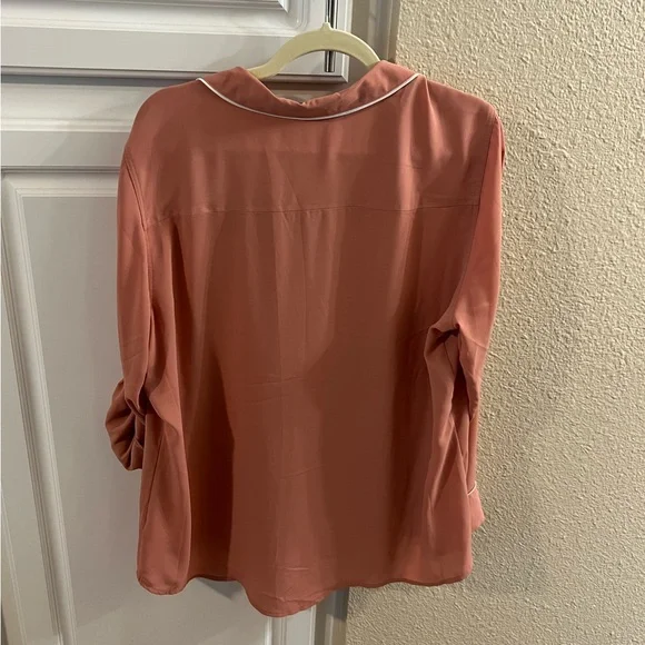 Express Rose Button-Down Women's Shirt - Picture 5 of 5